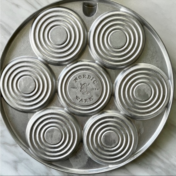 Nordic Ware•Christmas Silver Dollar Pancake Pan•Nonstick Surface•7-Shapes/Batch - Picture 11 of 15
